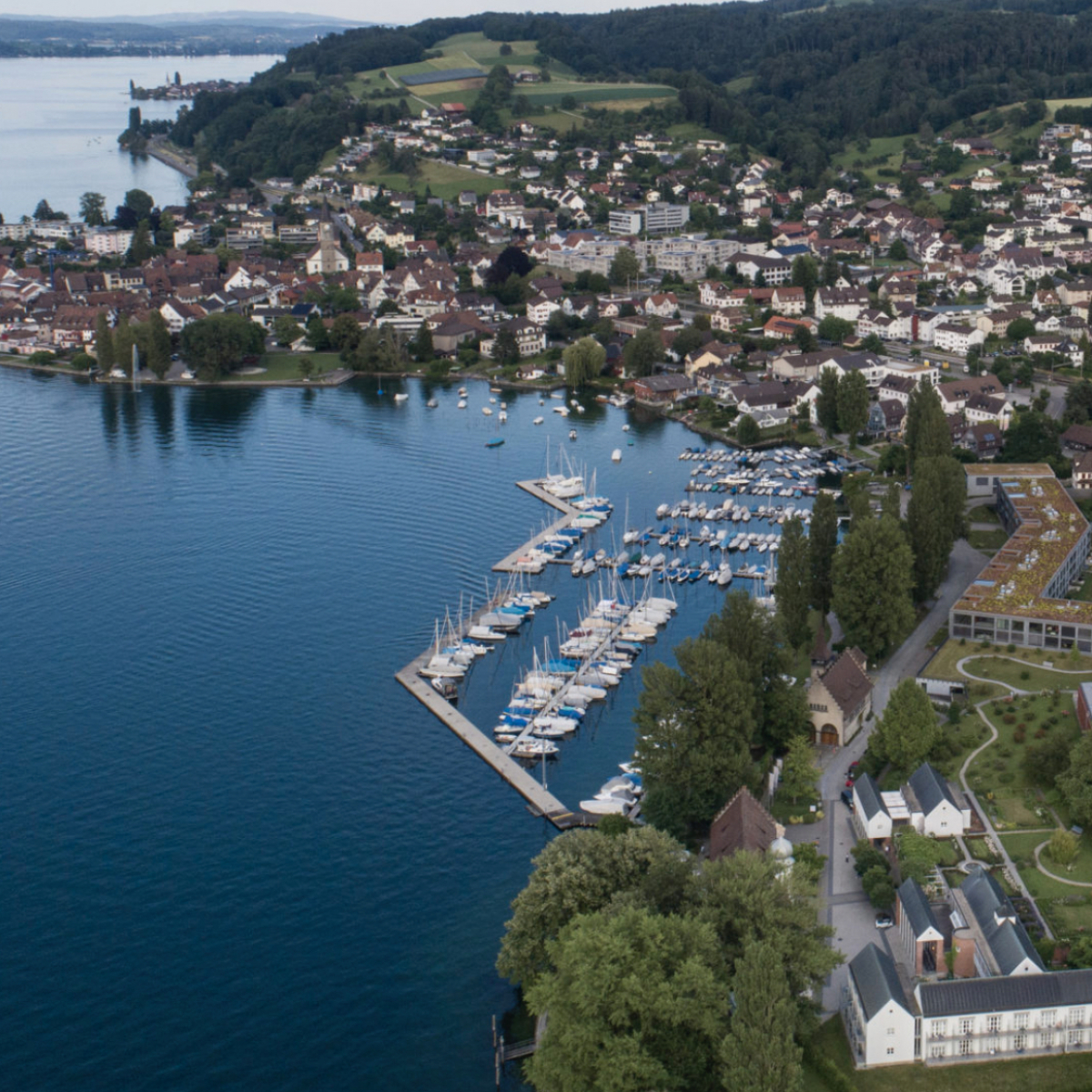 Feldbach - Ein besonderer Ort der Gastlichkeit seit 1252 Yachtcharter Bodensee - Hausboot - Motoryacht - Motorboot